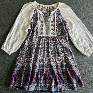 Vintage America with White and Blue Floral Design Size Medium